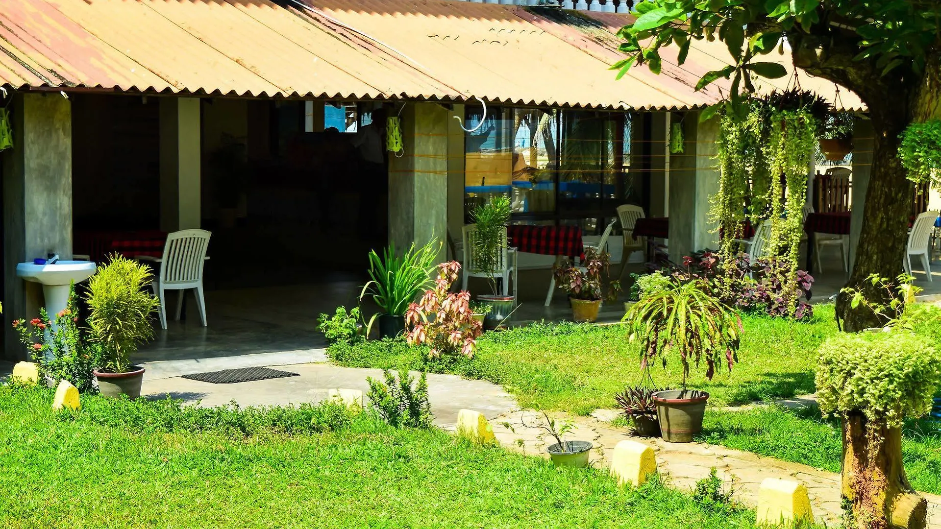 Zen Rooms Negombo Beach