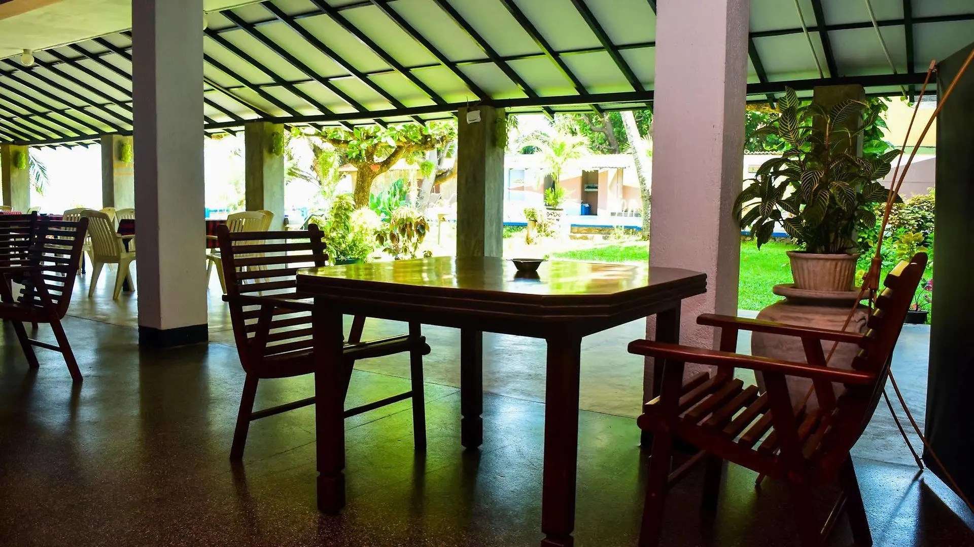 Zen Rooms Negombo Beach 3*,