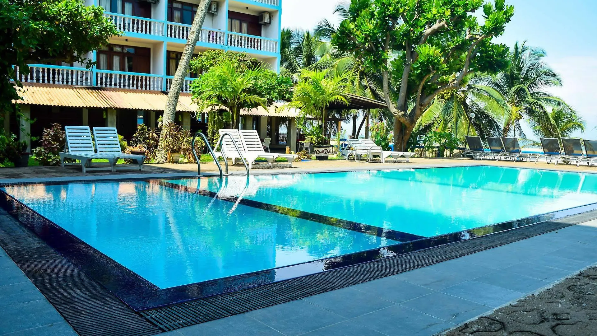 Zen Rooms Negombo Beach Hotel